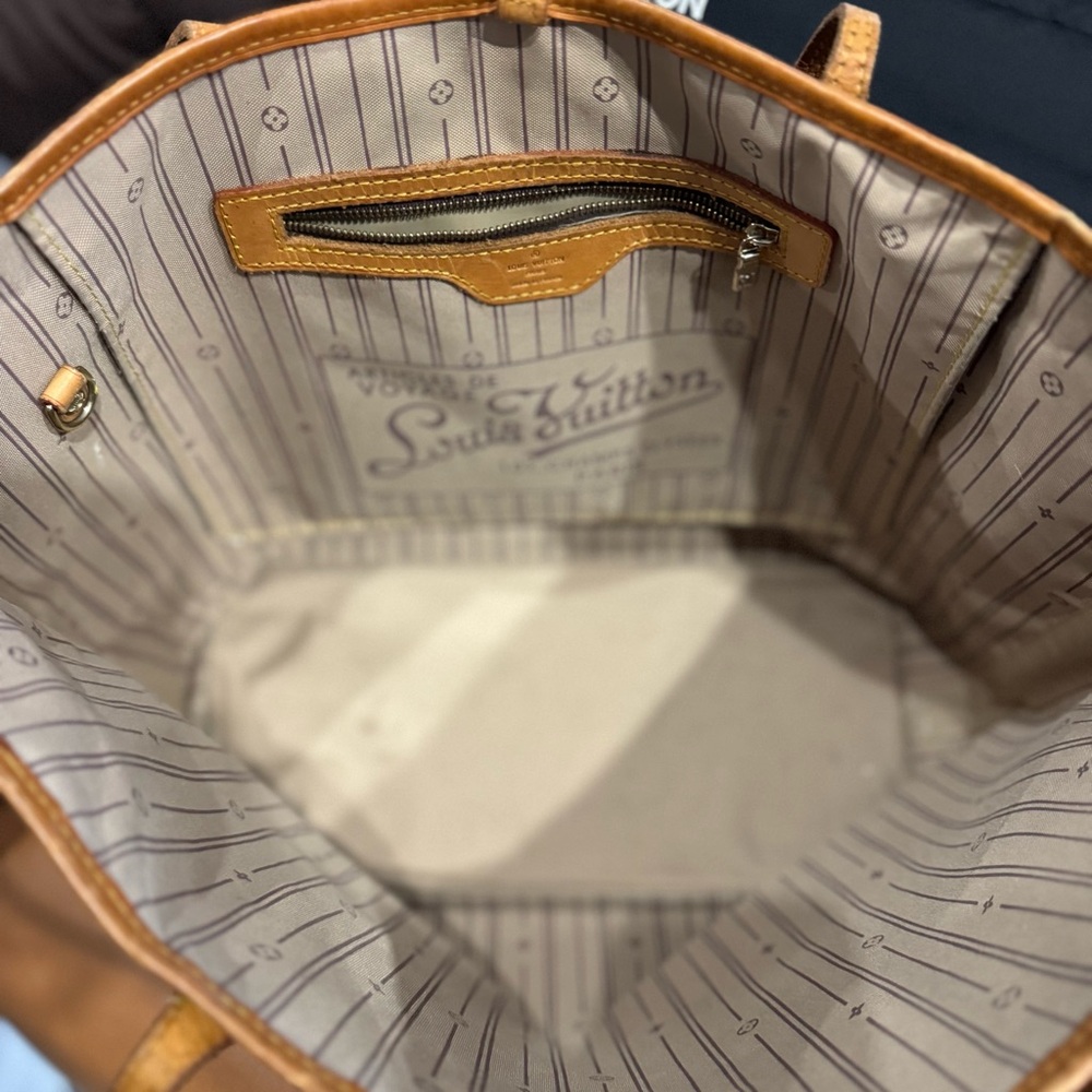 Brown bag is not real but still good bag 
Don’t ask me if authentic